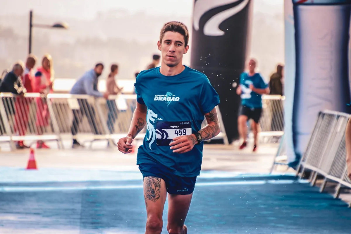 Runner mid-race — cortisol vs adrenaline and the fight-or-flight response